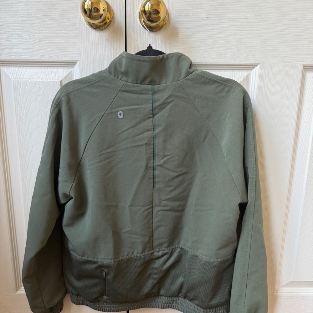 Figs Utility Jacket in Olive Green - Picture 2 of 4